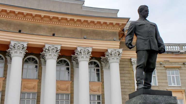 Подробнее о статье Памятник Григорию Константиновичу  Орджоникидзе