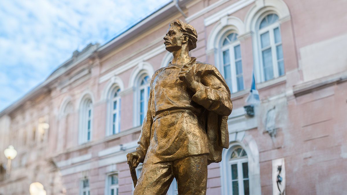 Вы сейчас просматриваете Памятник Максиму Горькому