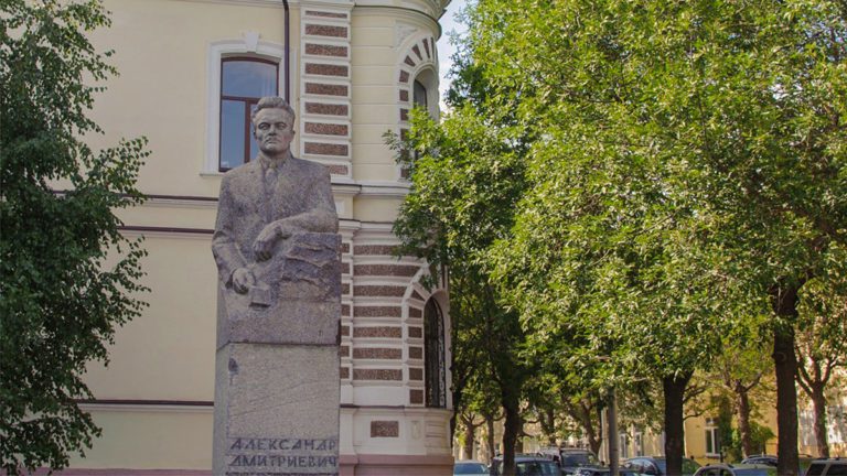 Подробнее о статье Памятник Александру Дмитриевичу Цюрупе