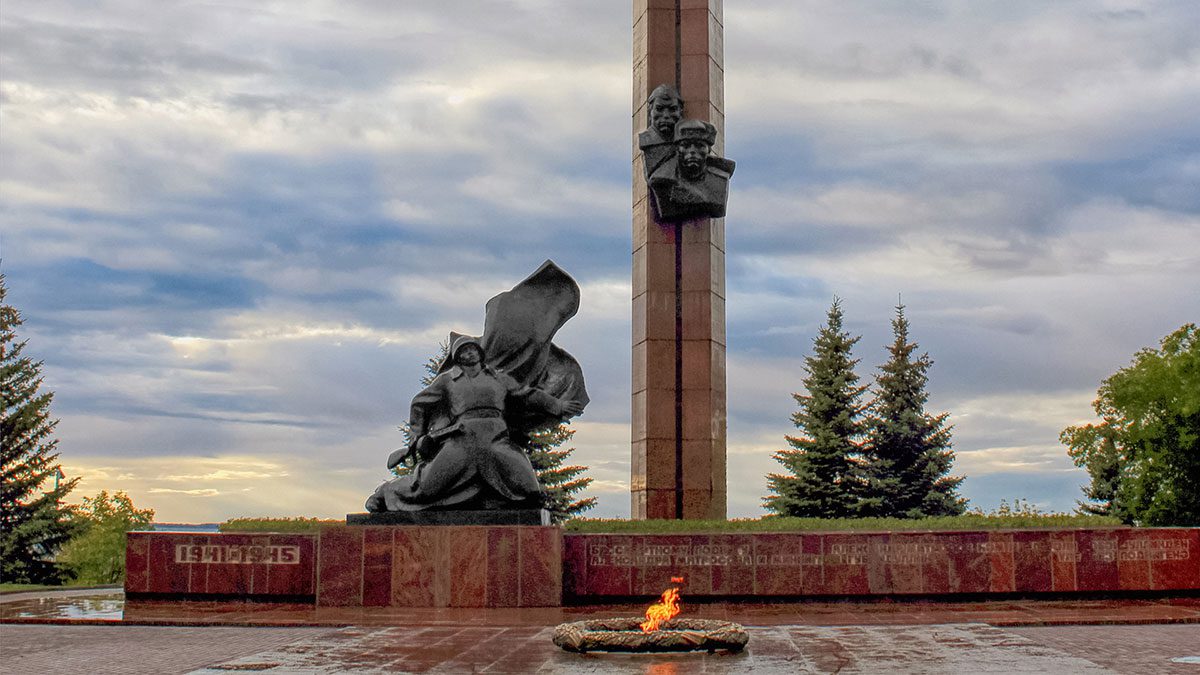 Вы сейчас просматриваете Памятник Александру Матросову и Миннигали Губайдуллину