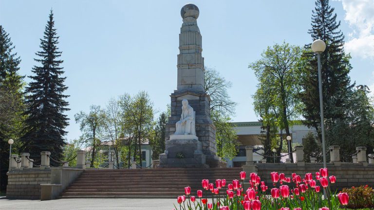 Подробнее о статье Памятник В.И.Ленину (сквер Ленина)